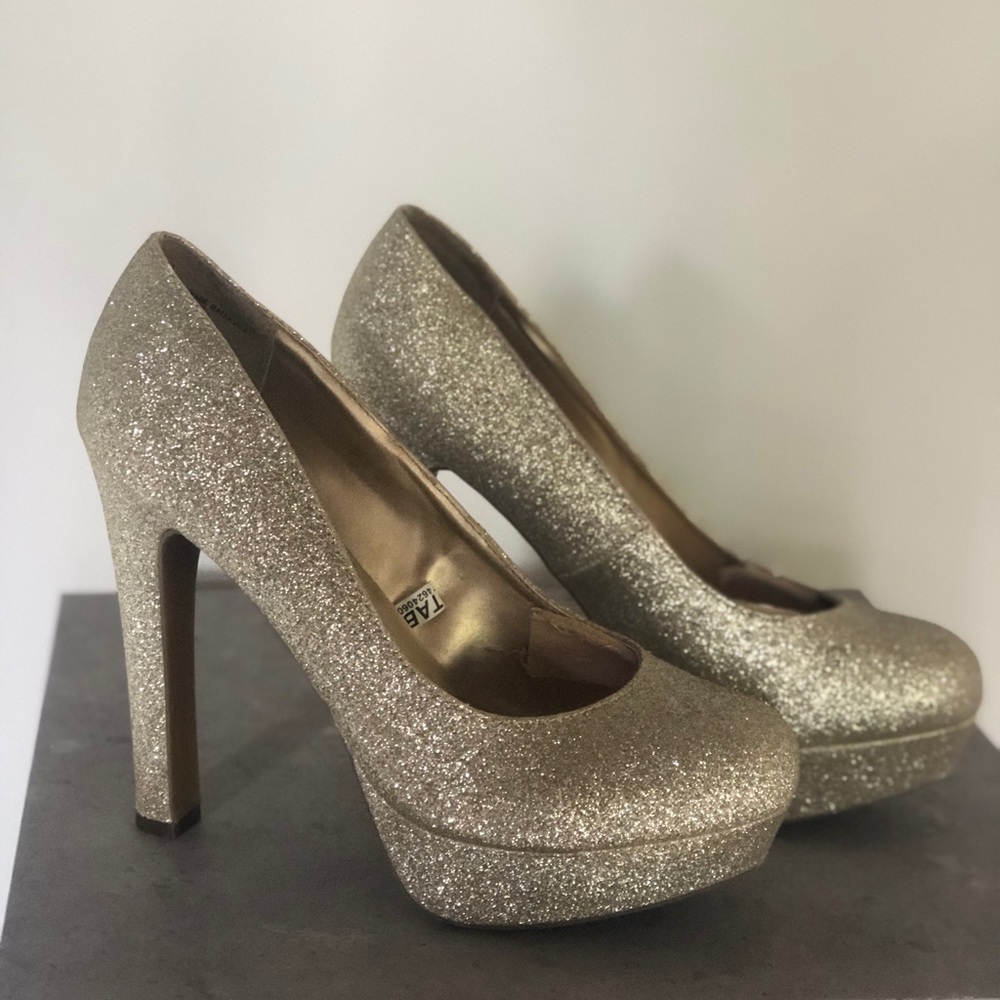 Mossimo Gold Glitter Platform Pumps